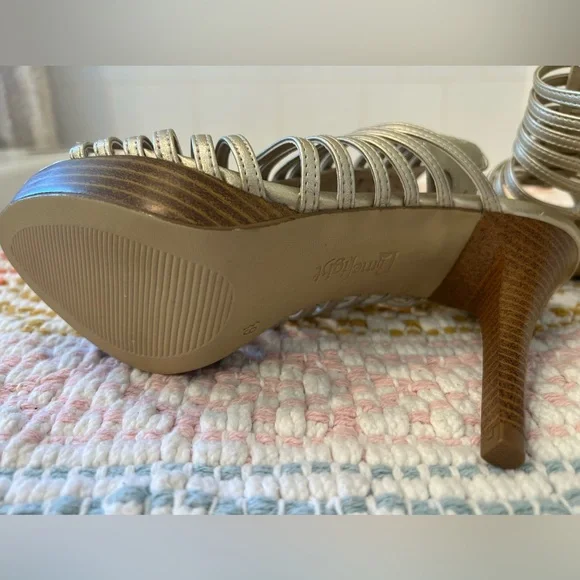 LimeLight Women’s Golden Metallic Heels size 6.5 - Picture 13 of 14